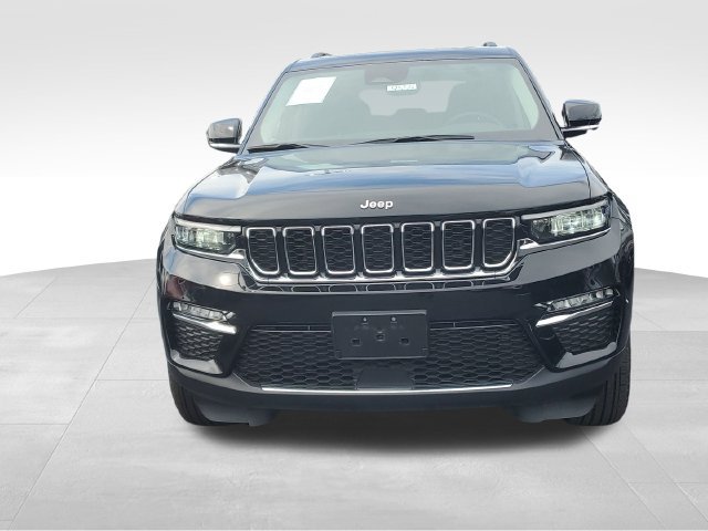 Used 2023 Jeep Grand Cherokee Limited w/ Luxury Tech Group II AWD/4WD image 2