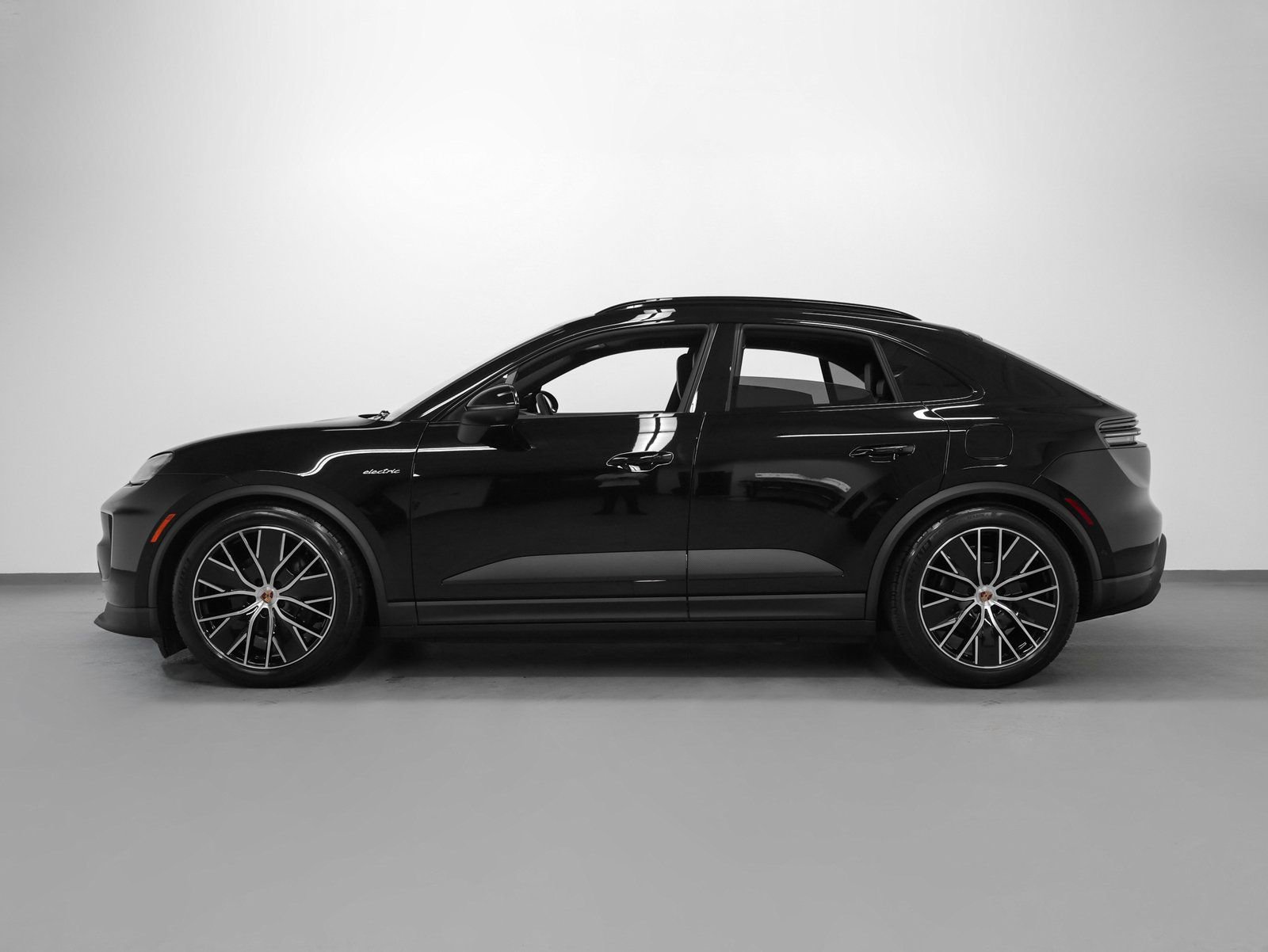 New 2026 Porsche Macan 4 Electric image 2