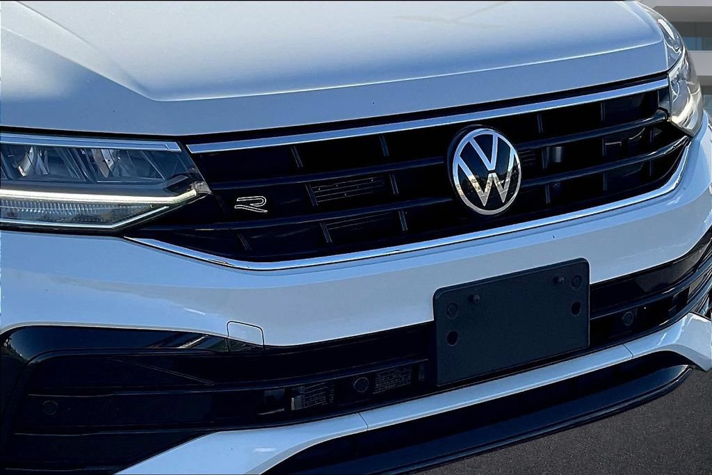 Used 2022 Volkswagen Tiguan SE R-Line AWD/4WD image 32