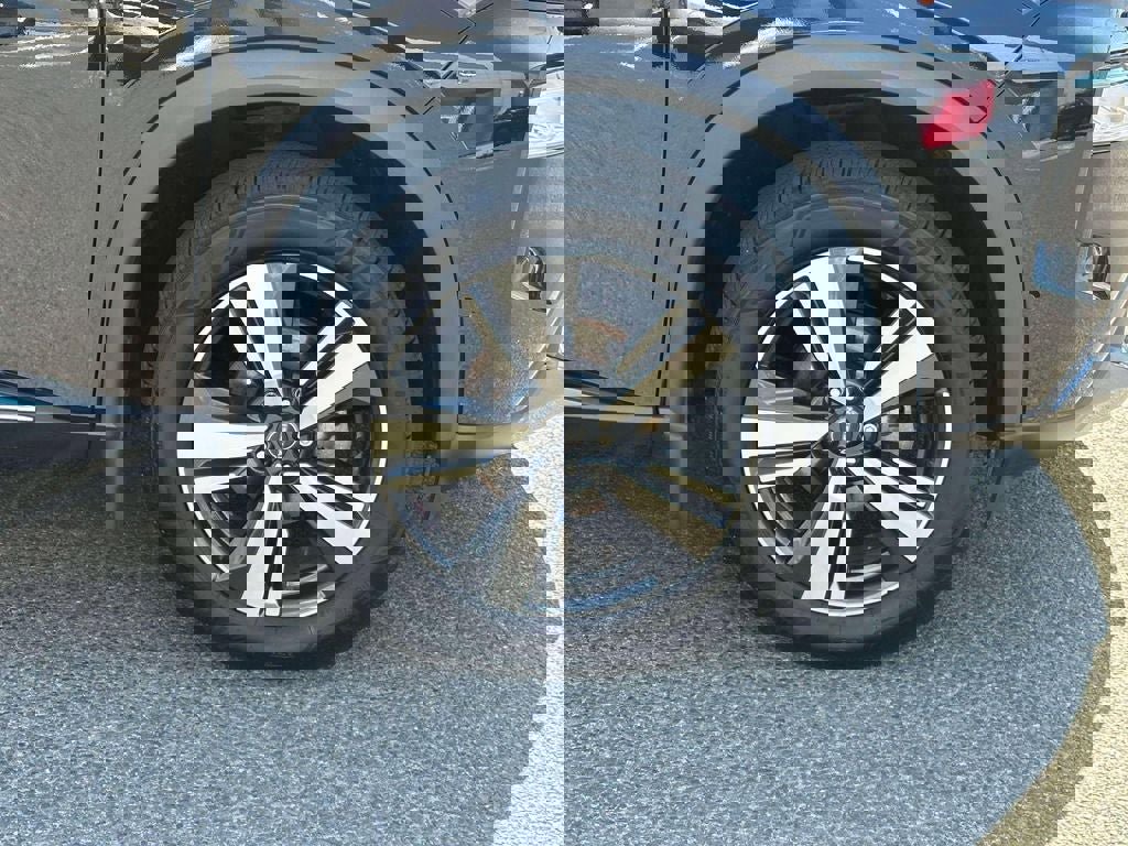 Used 2023 Nissan Rogue SL w/ SL Premium Package image 7