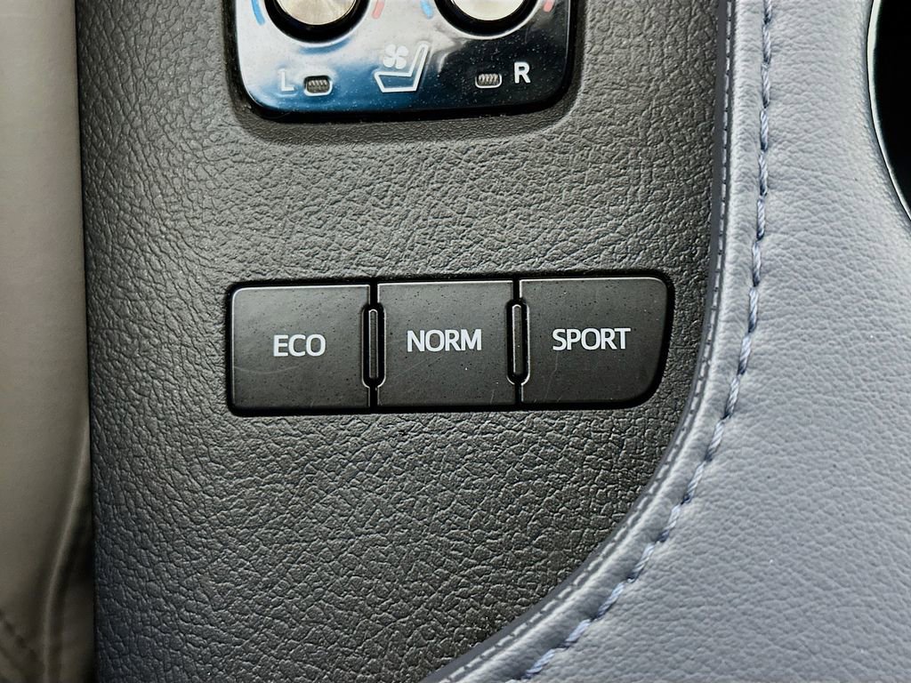 Used 2013 Toyota Avalon Limited image 41