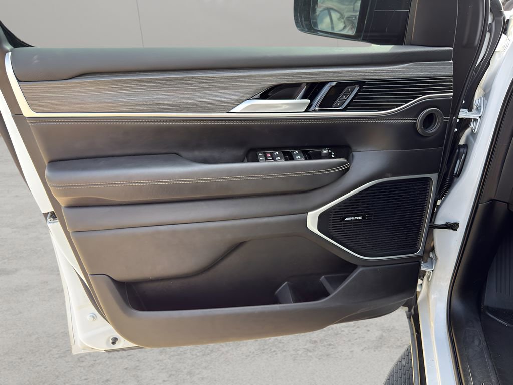 Used 2024 Jeep Wagoneer Series II w/ Flexible Seating Group AWD/4WD image 9