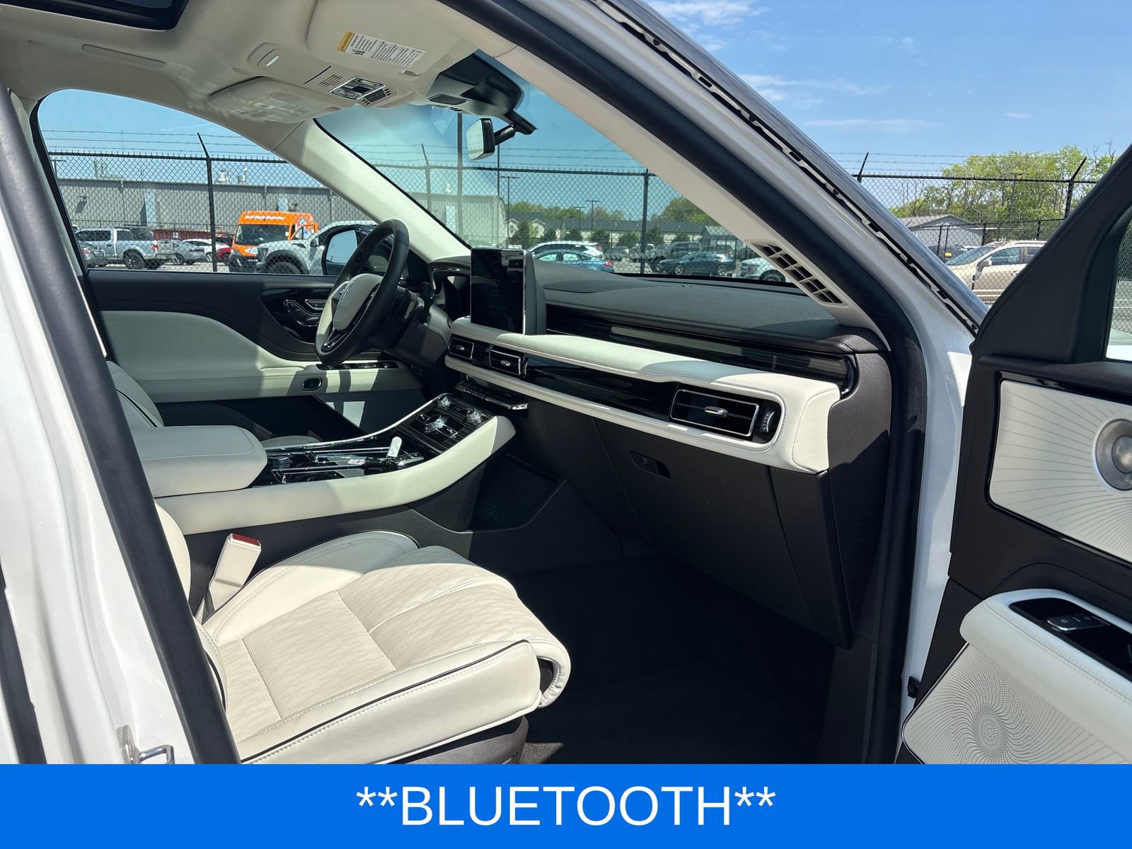 Certified 2024 Lincoln Aviator Black Label w/ Class IV Trailer Tow Package AWD/4WD image 10