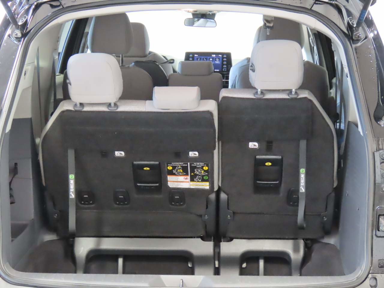 Used 2023 Toyota Sienna LE FWD image 17