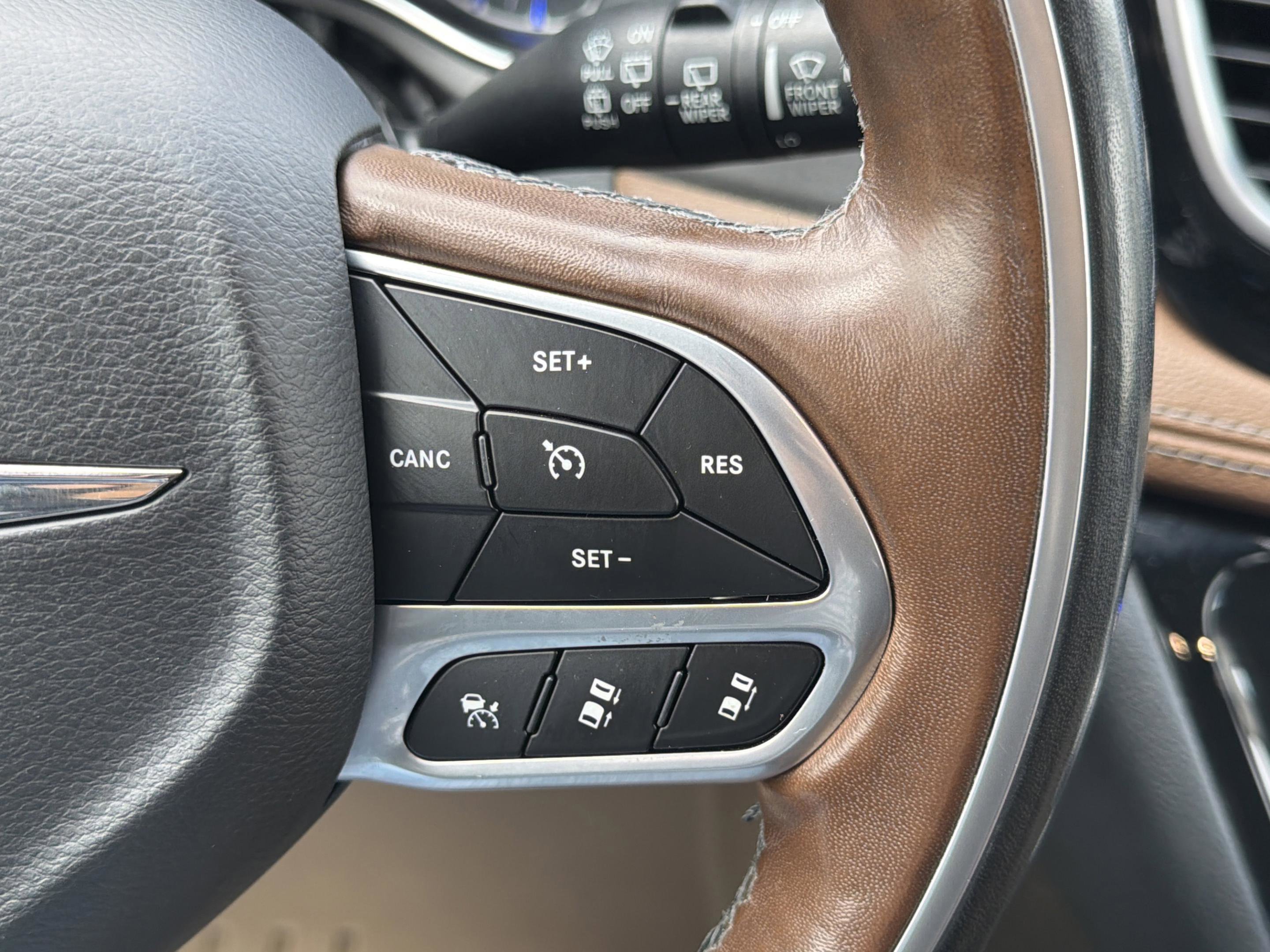 Used 2019 Chrysler Pacifica Limited FWD image 14