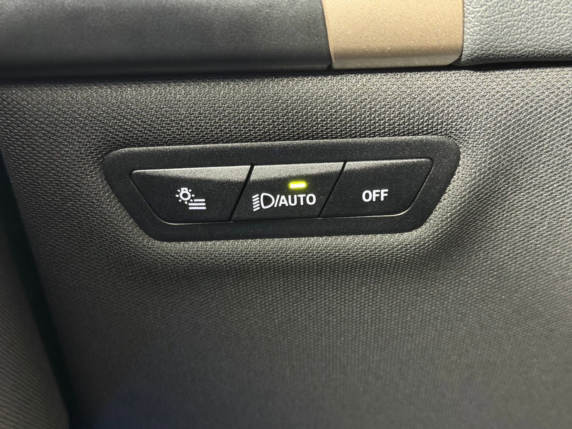 Certified 2022 BMW iX xDrive50 w/ Convenience Package image 19