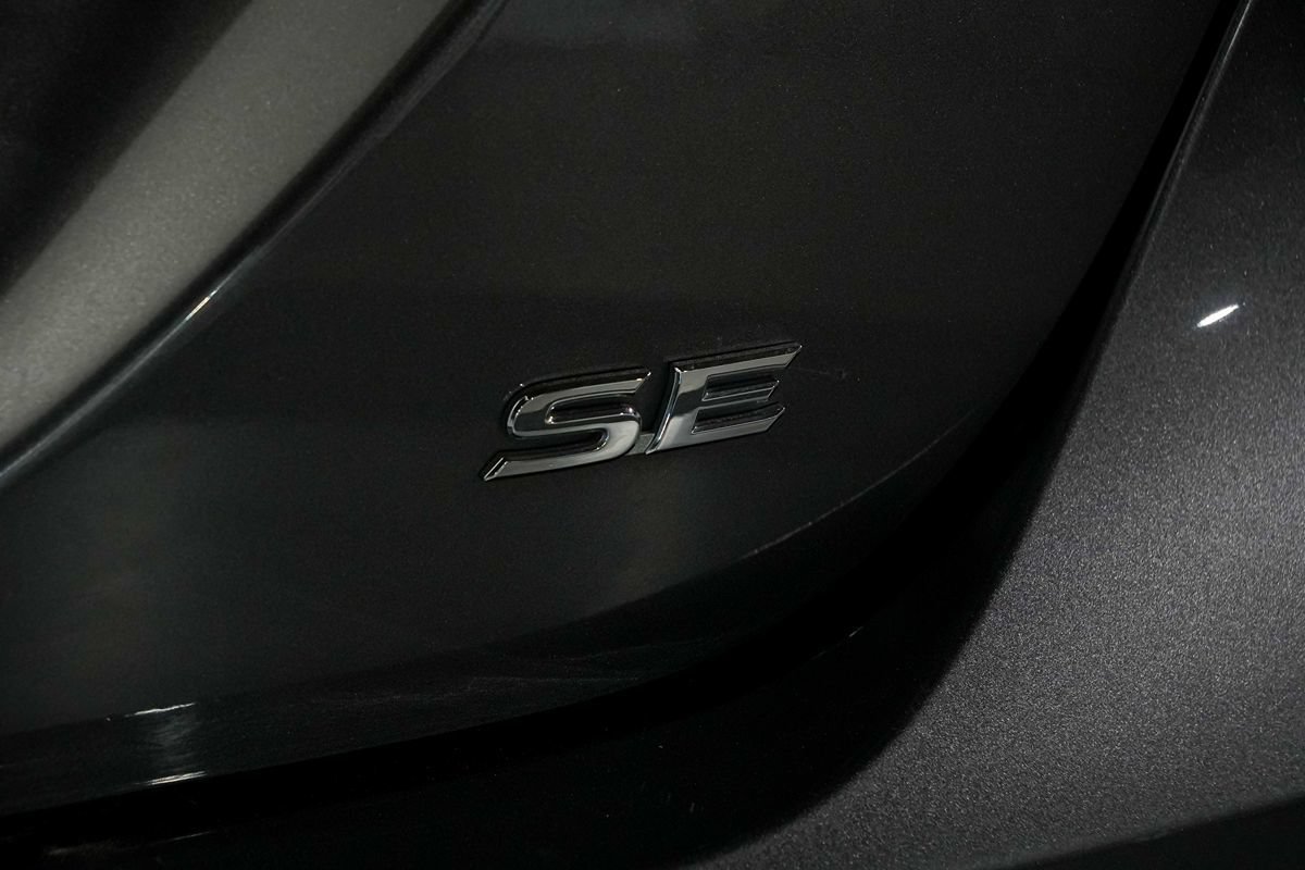 Used 2021 Toyota Camry SE FWD image 11