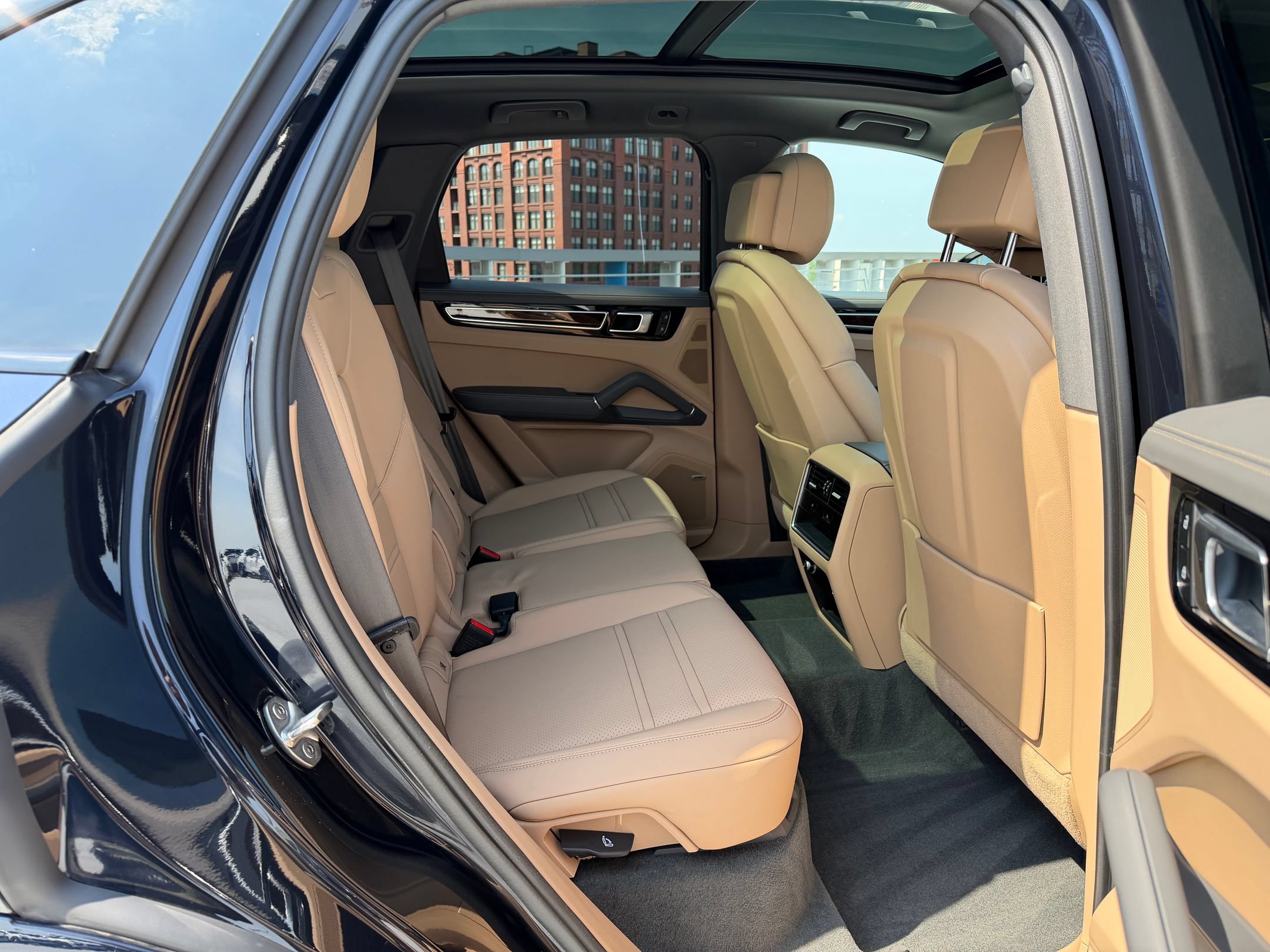 Certified 2023 Porsche Cayenne Platinum Edition AWD/4WD image 20