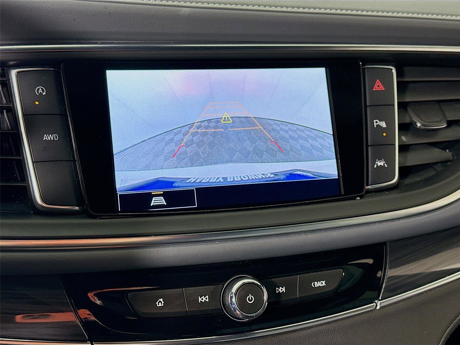 Used 2023 Buick Enclave Essence image 7