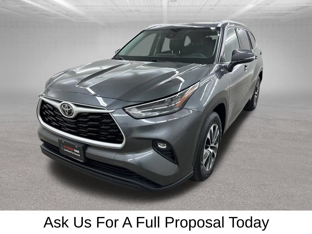 Used 2022 Toyota Highlander XLE FWD image 7