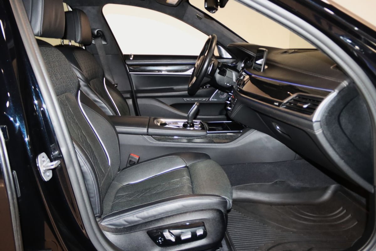 Used 2019 BMW 750i RWD image 65