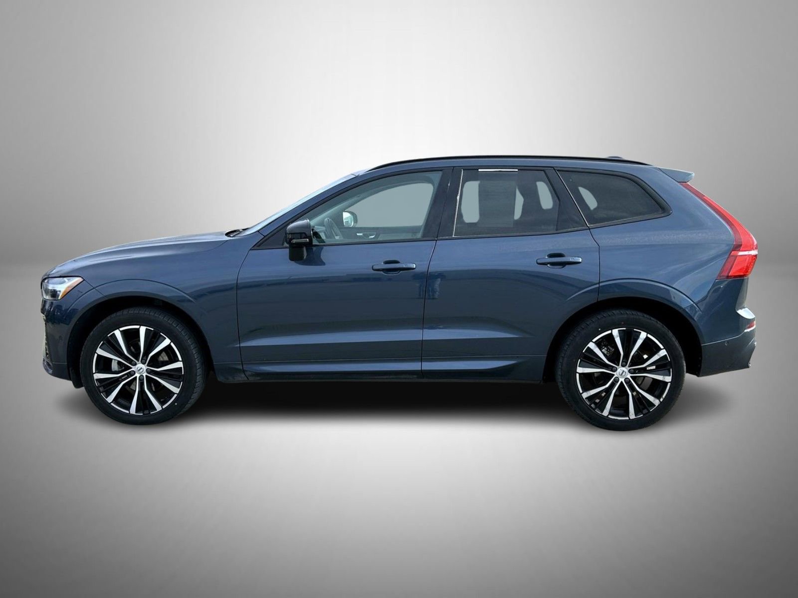 Used 2023 Volvo XC60 B5 Plus AWD/4WD image 8