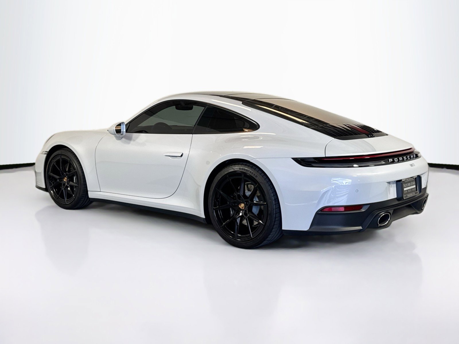 Used 2025 Porsche 911 Carrera image 3