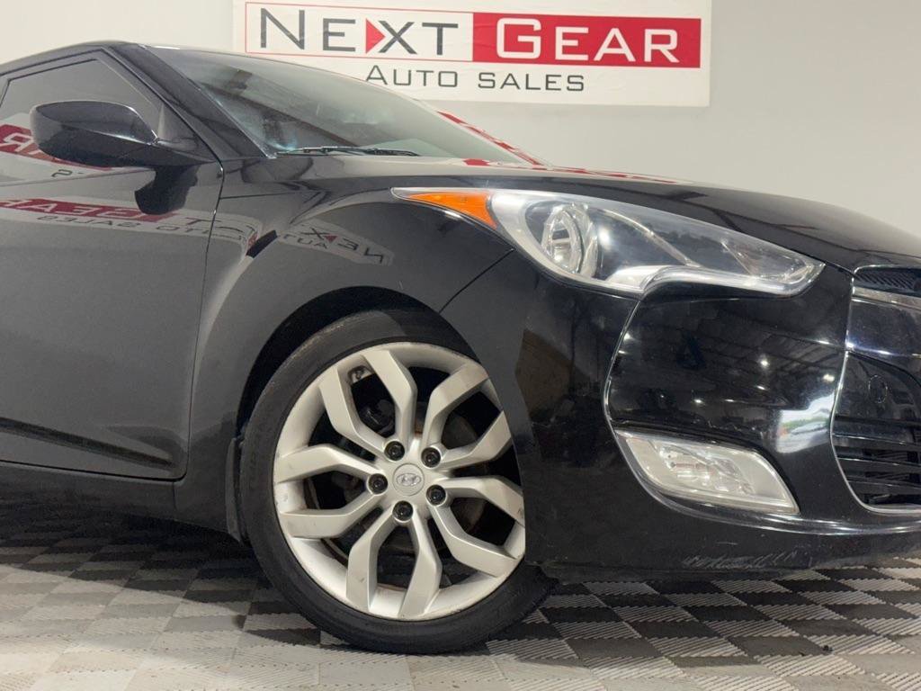 Used 2012 Hyundai Veloster w/ Style Pkg FWD image 3