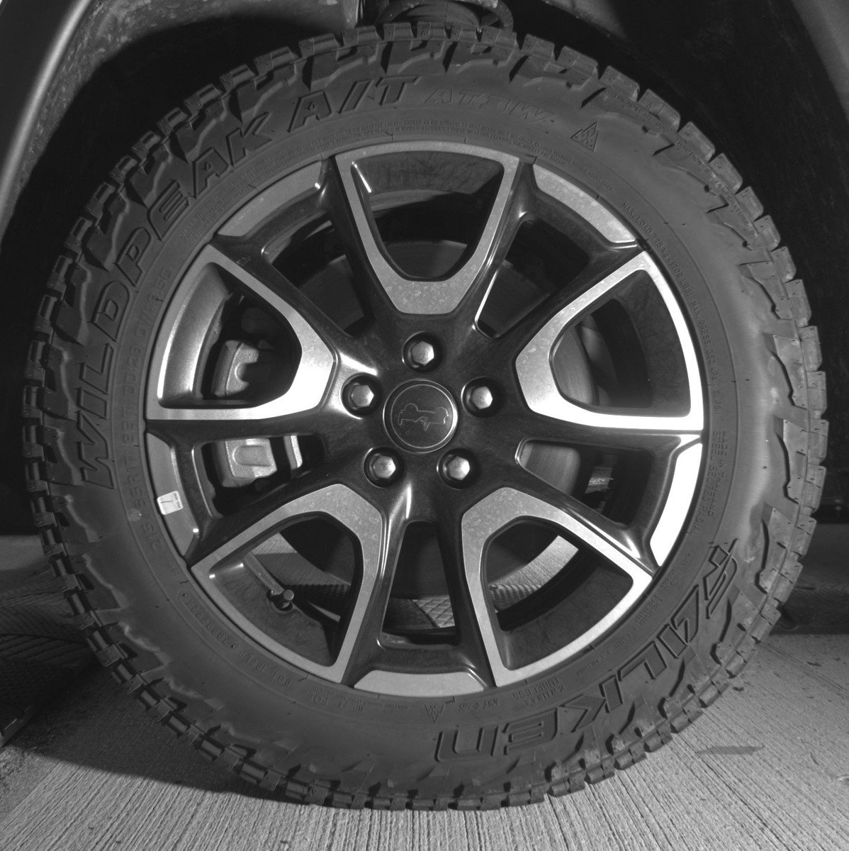 Used 2025 Jeep Compass Trailhawk AWD/4WD image 12