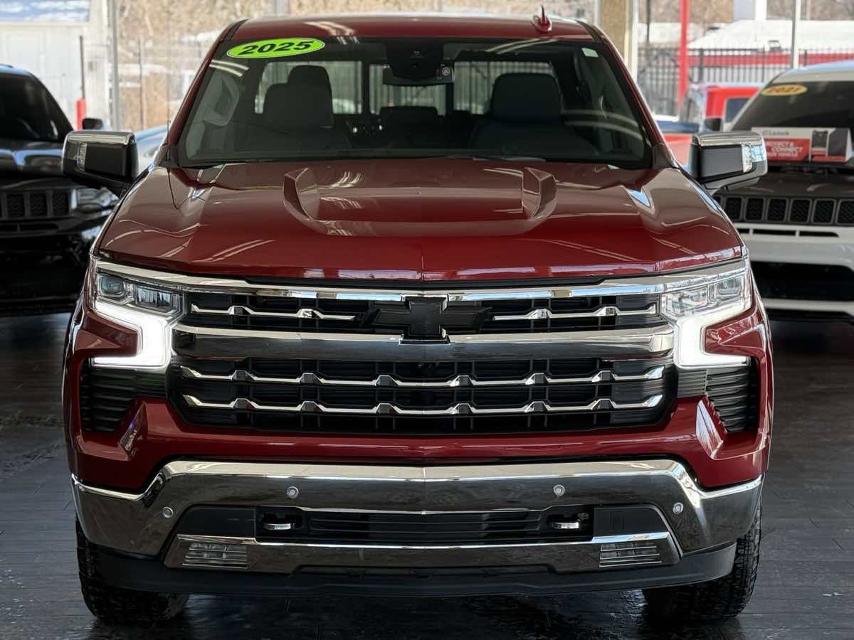 Used 2025 Chevrolet Silverado 1500 LTZ image 3