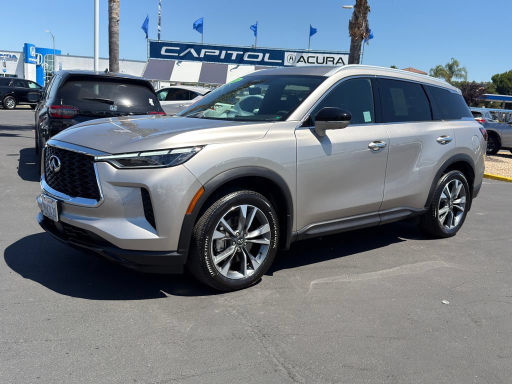 Used 2023 INFINITI QX60 Luxe w/ Cargo Package FWD image 3