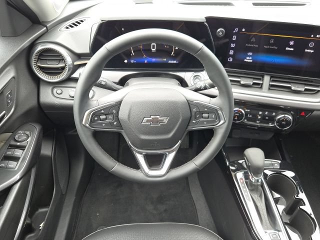 Used 2025 Chevrolet Trax ACTIV FWD image 2