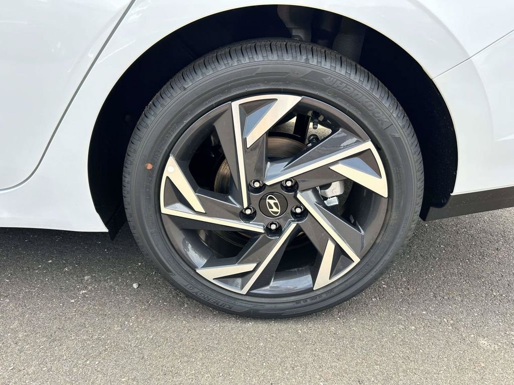 New 2026 Hyundai Elantra SEL Sport FWD image 3