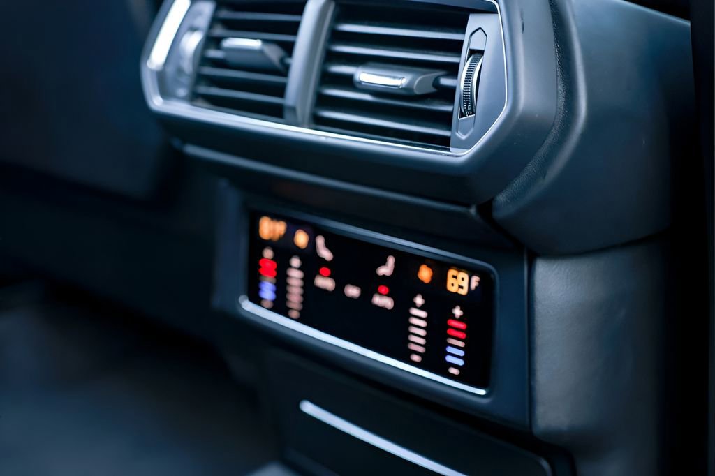 Used 2023 Lamborghini Urus S image 47