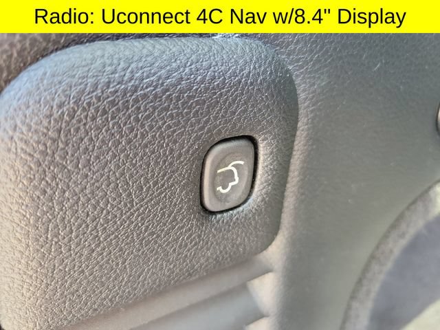 Used 2018 Jeep Grand Cherokee Altitude AWD/4WD image 10