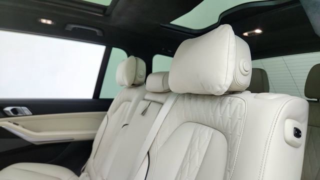 Used 2026 BMW X7 M60i AWD/4WD image 32