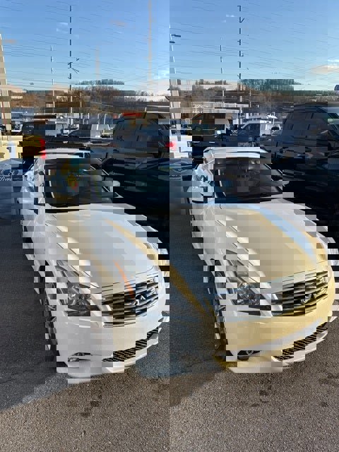 Used 2015 INFINITI Q60 Convertible w/ Premium Package image 3