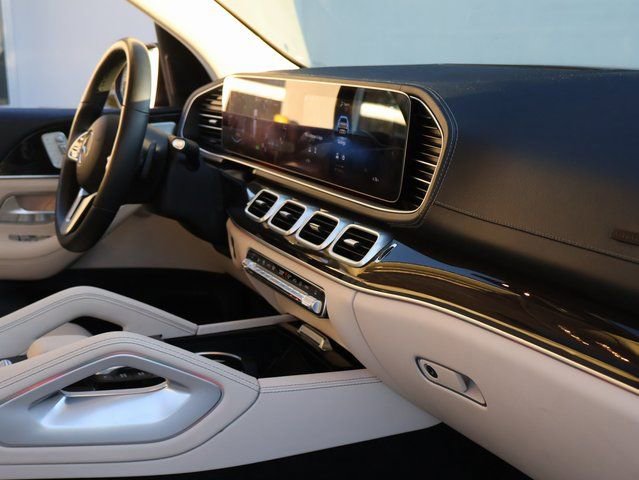 Used 2022 Mercedes-Benz GLS 450 4MATIC image 11