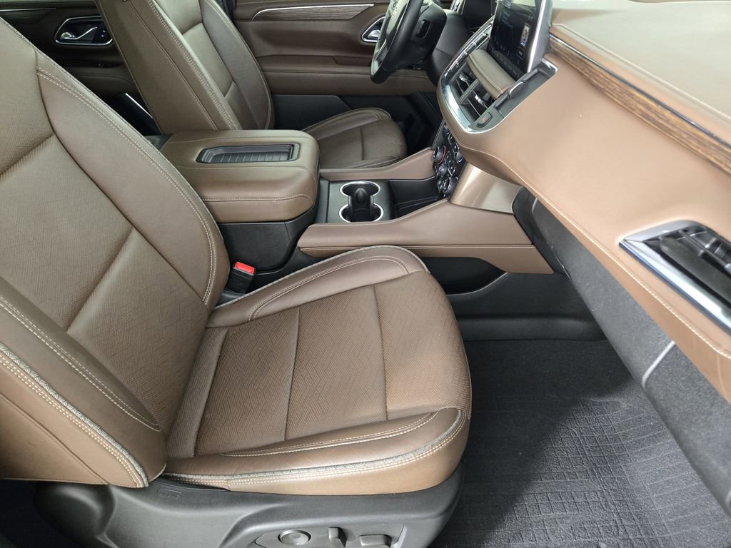 Used 2024 Chevrolet Suburban High Country AWD/4WD image 15