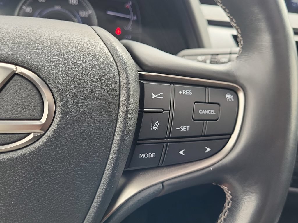 Used 2019 Lexus UX 250h AWD/4WD image 26