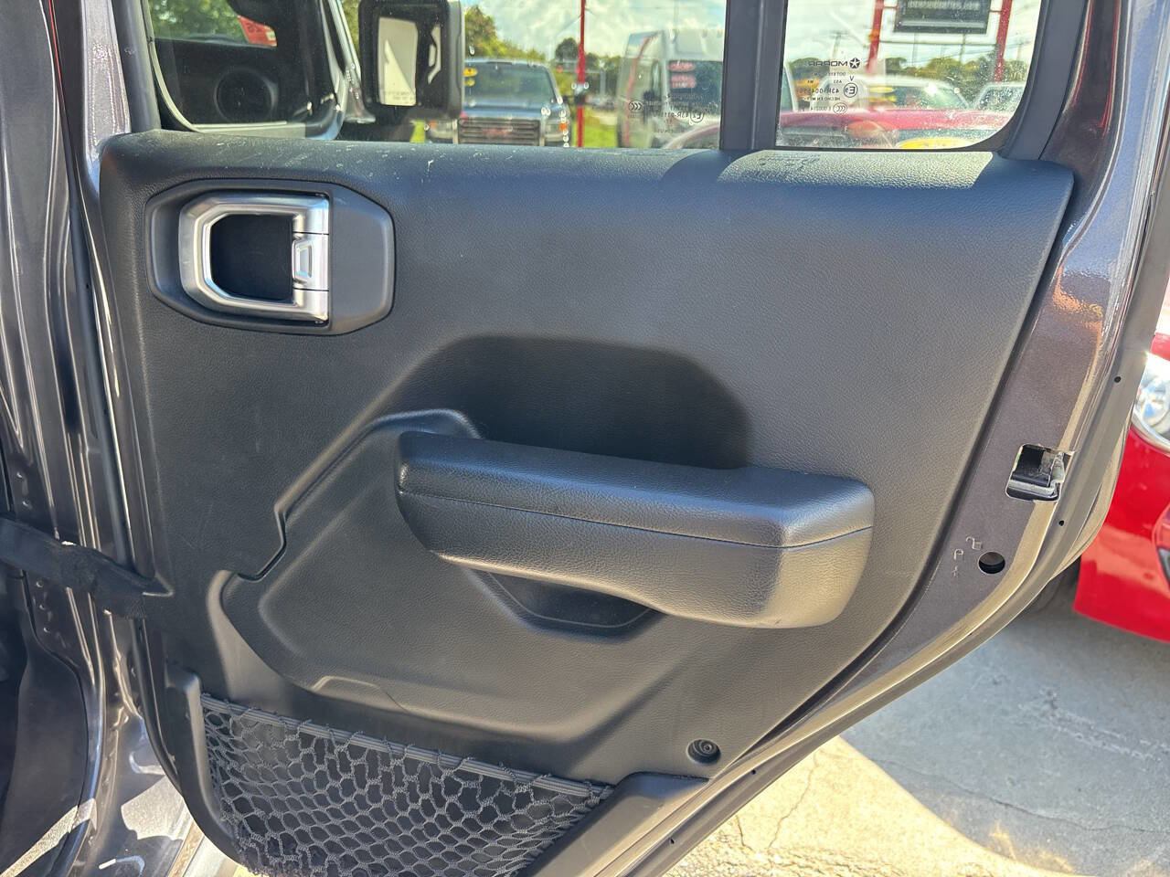 Used 2018 Jeep Wrangler Unlimited Sport S image 33
