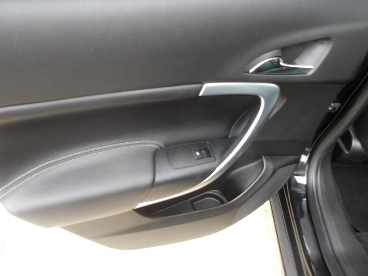 Used 2013 Buick Regal Premium FWD image 16