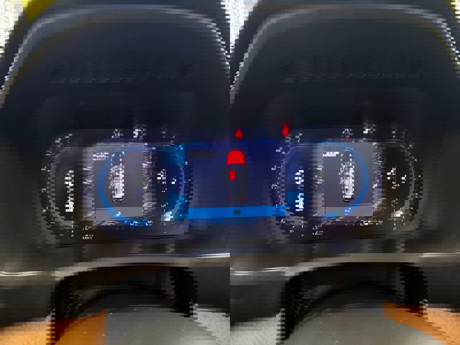 Used 2025 Volvo XC90 B6 Plus image 11