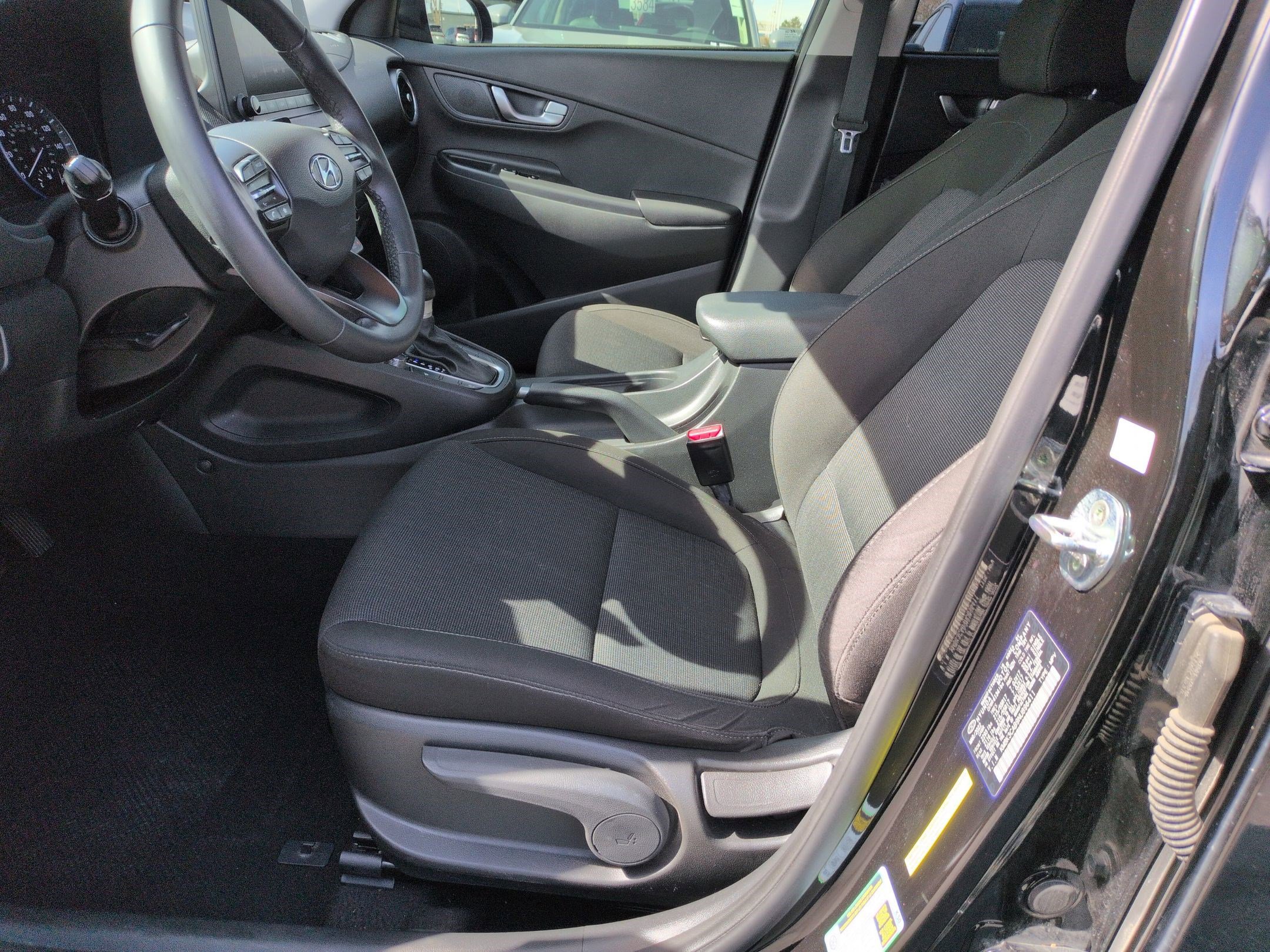 Used 2022 Hyundai Kona SEL w/ Convenience Package image 17