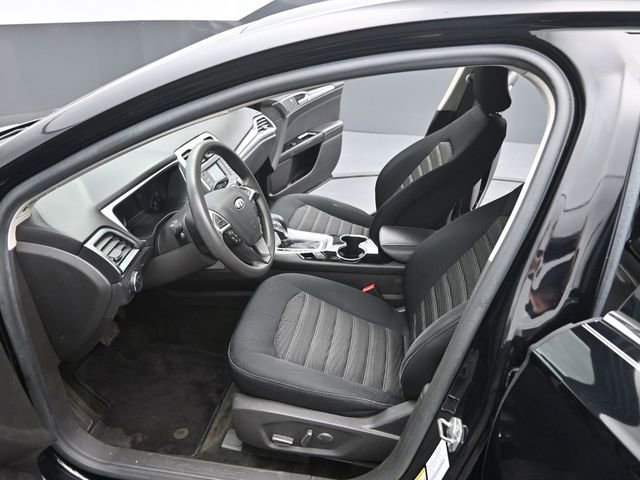Used 2016 Ford Fusion SE w/ SE Cold Weather Package image 10