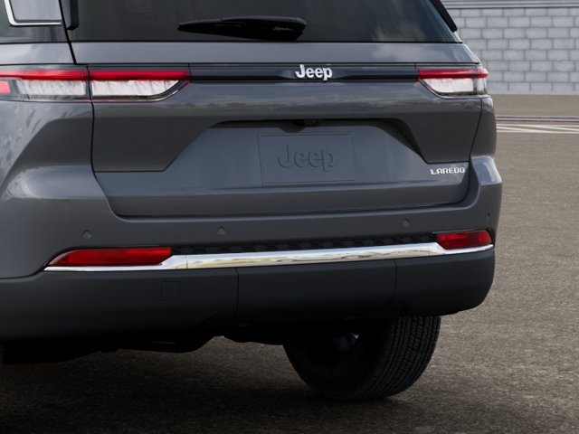 New 2027 Jeep Grand Cherokee Laredo RWD image 13