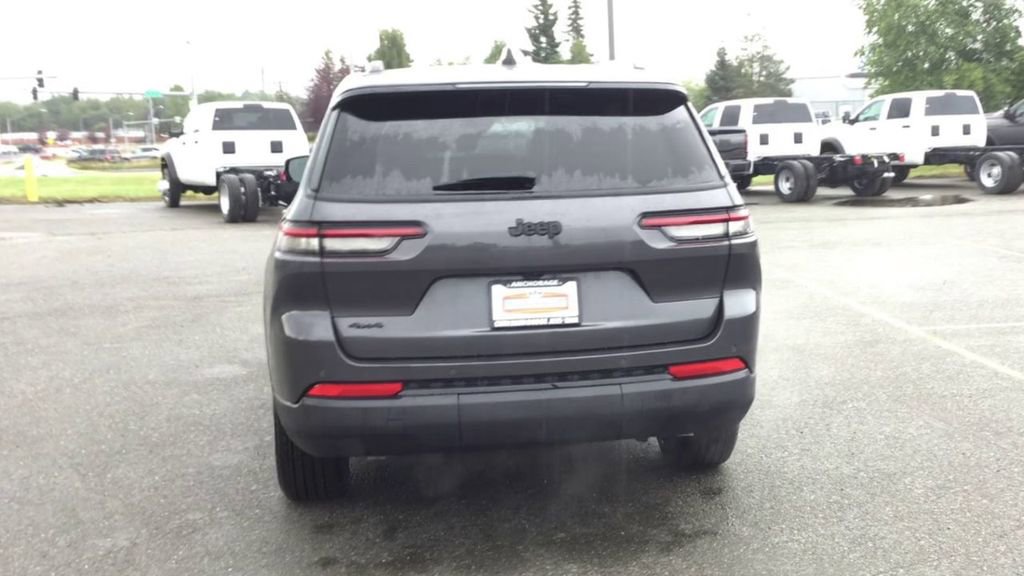 New 2025 Jeep Grand Cherokee L Laredo w/ Trailer Tow Package image 7