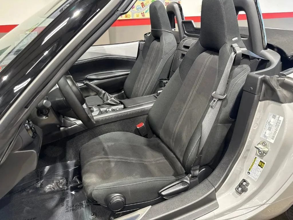 Used 2026 MAZDA MX-5 Miata Club w/ Interior Package RWD image 12