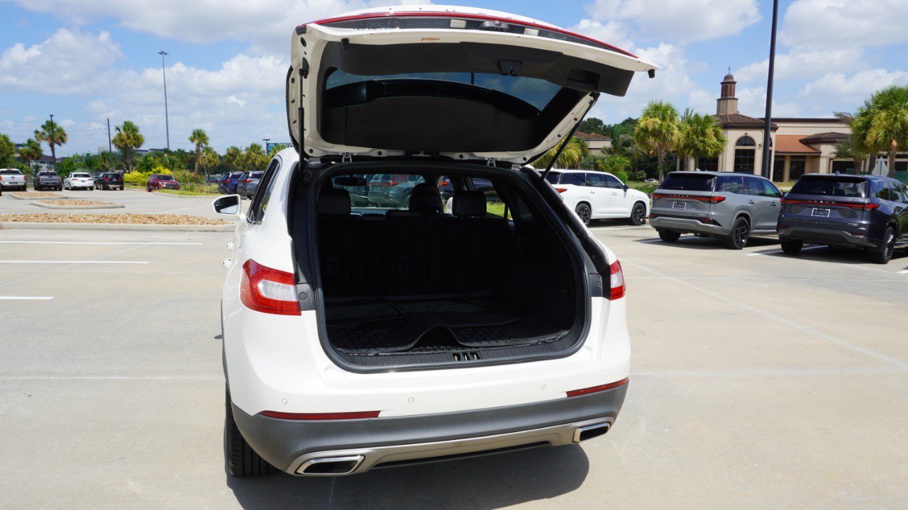 Used 2016 Lincoln MKX Premiere w/ Cargo Accessories Package FWD image 38