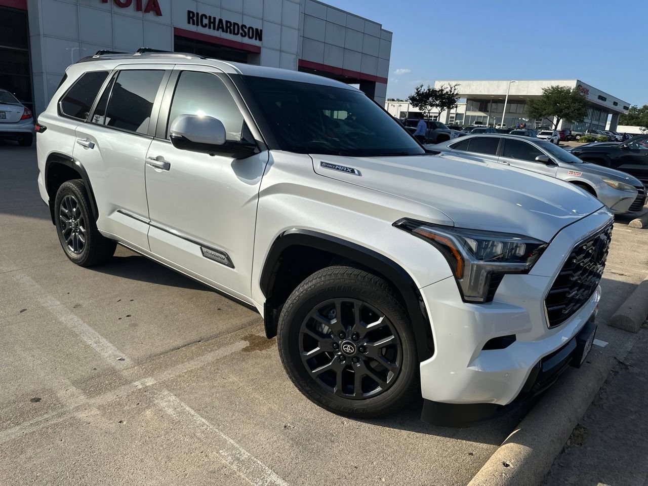 Used 2025 Toyota Sequoia Platinum AWD/4WD image 2