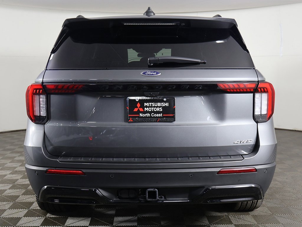 Used 2025 Ford Explorer ST-Line w/ ST-Line Street Pack image 13