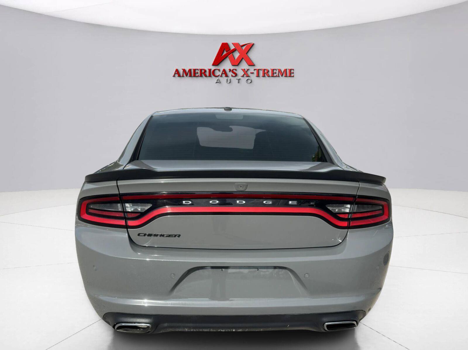 Used 2018 Dodge Charger SXT RWD image 5