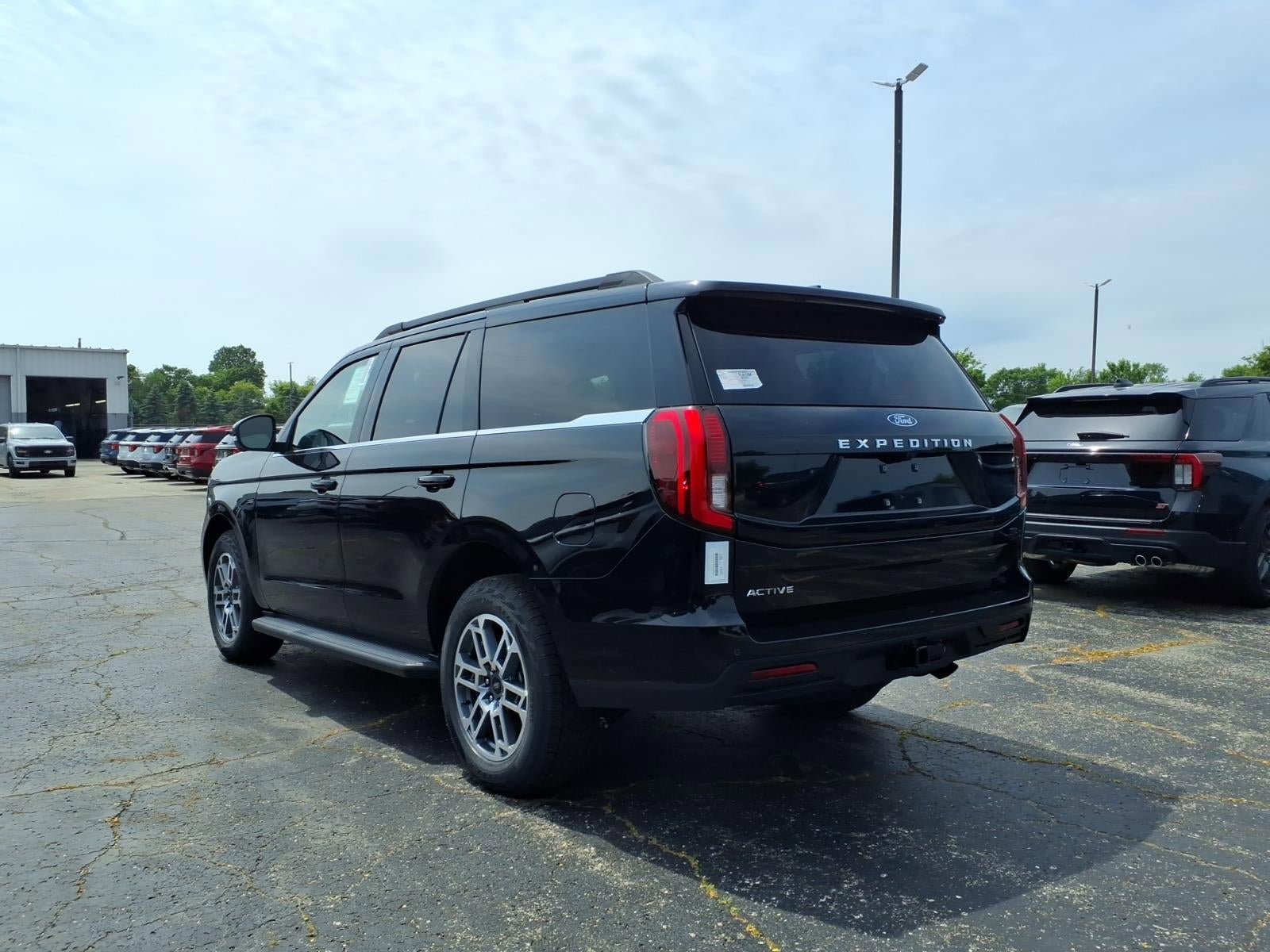 New 2026 Ford Expedition Active AWD/4WD image 8