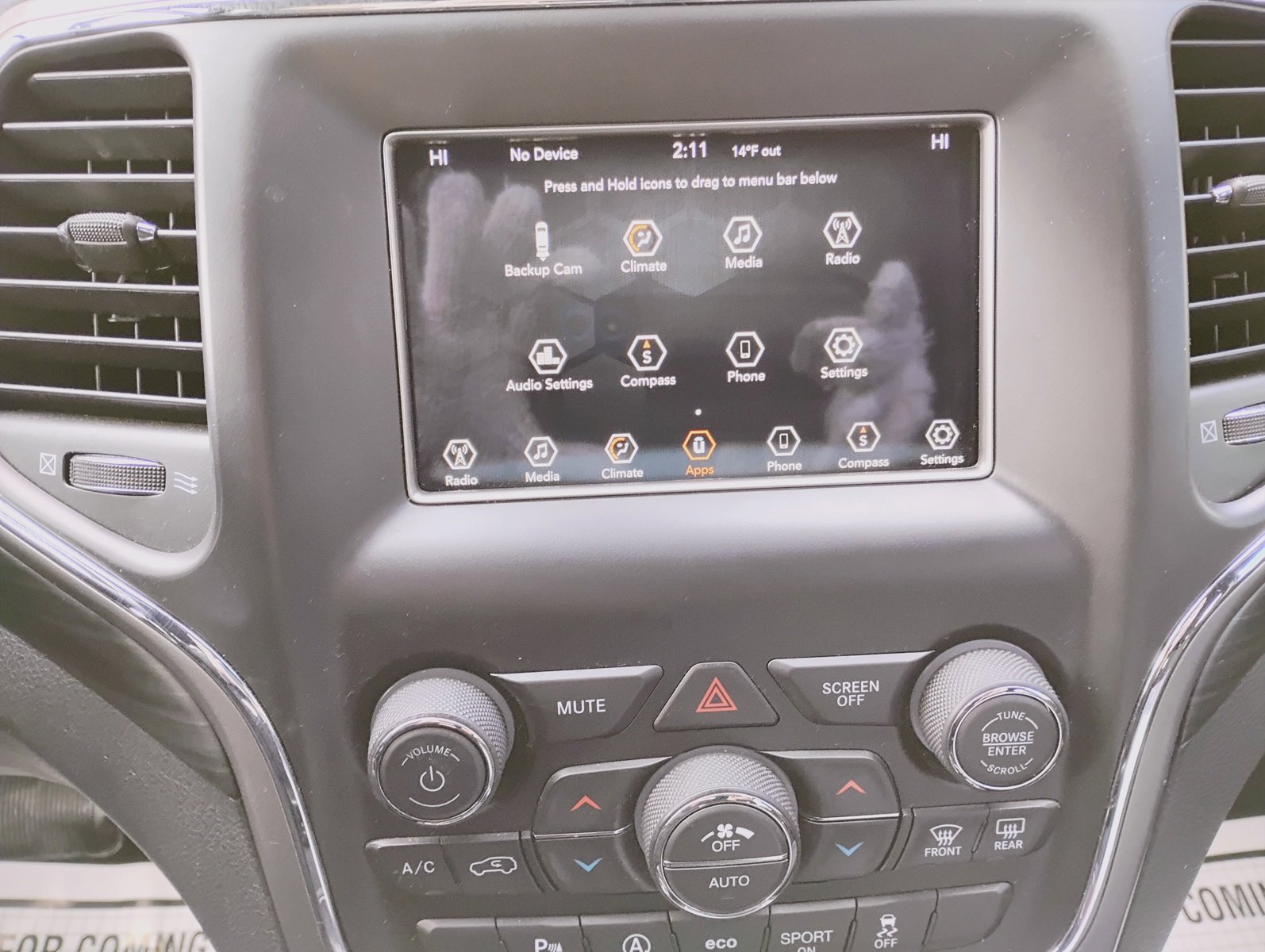 Used 2020 Jeep Grand Cherokee Laredo image 7