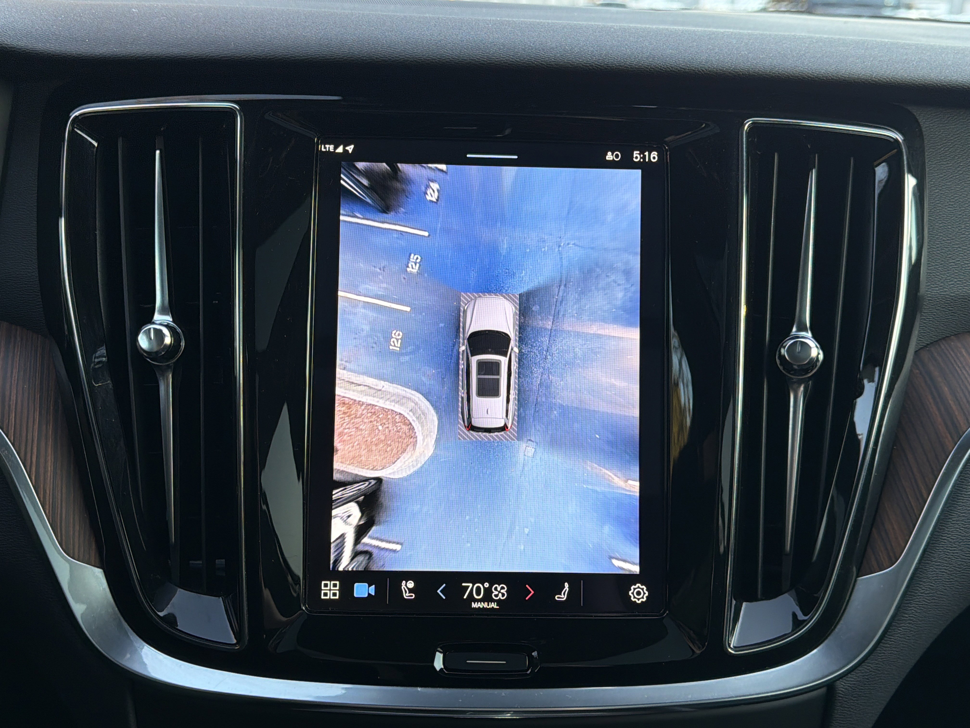 Certified 2025 Volvo V60 B5 Cross Country Plus image 24