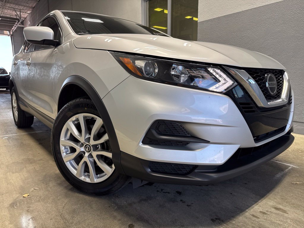 Used 2022 Nissan Rogue Sport S FWD image 2