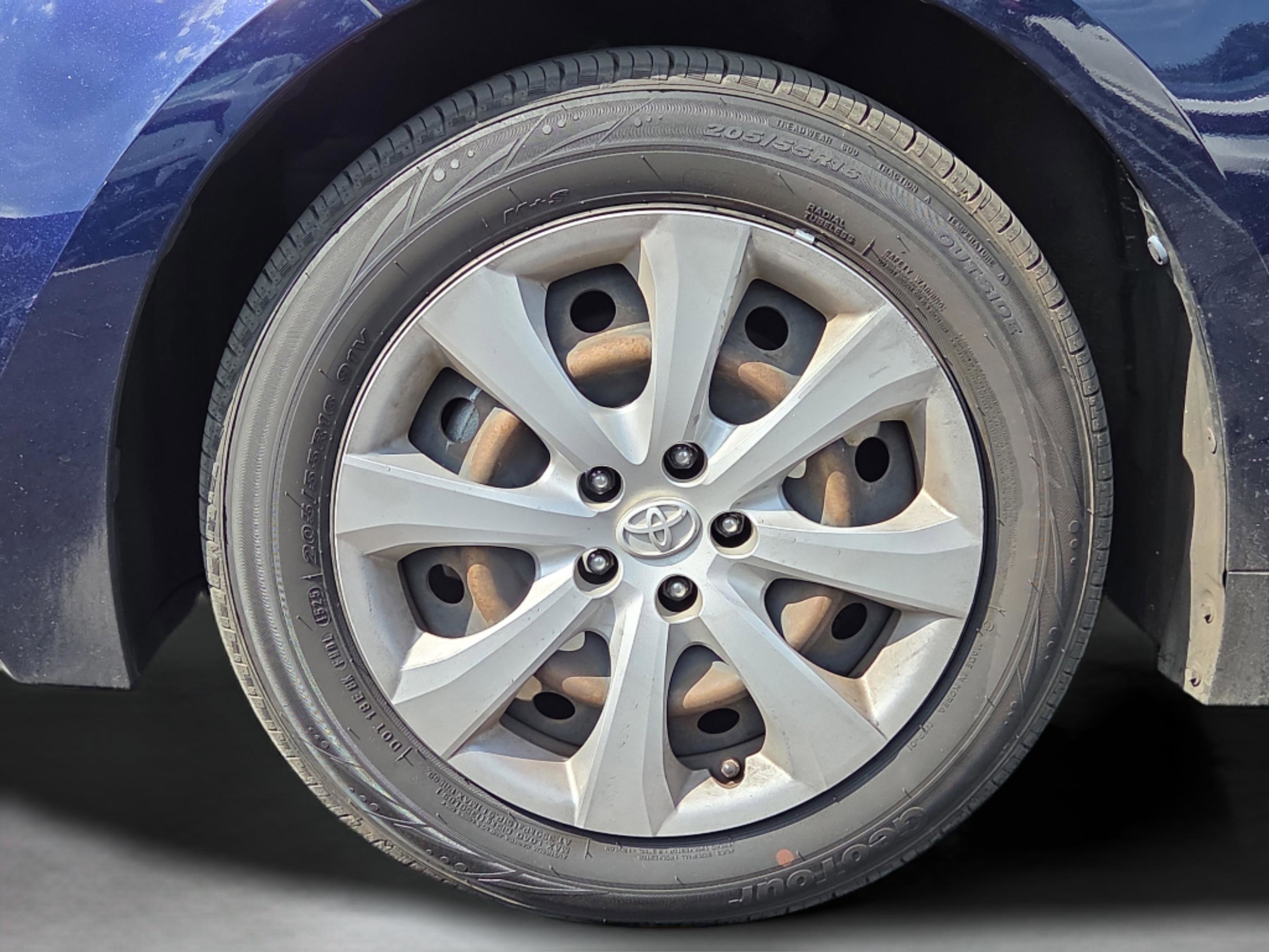 Used 2022 Toyota Corolla LE FWD image 38