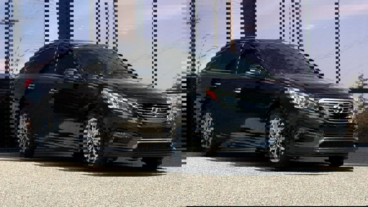 Used 2016 Hyundai Sonata Sport w/ Option Group 02 FWD image 17