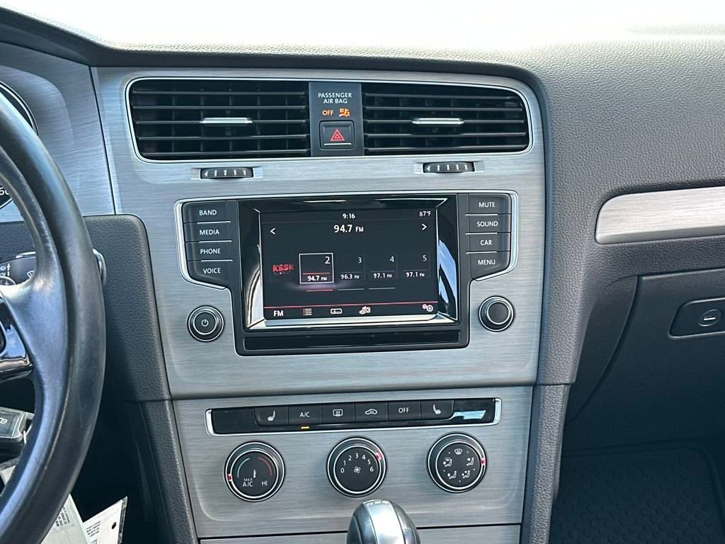 Used 2015 Volkswagen Golf TDI SE image 15