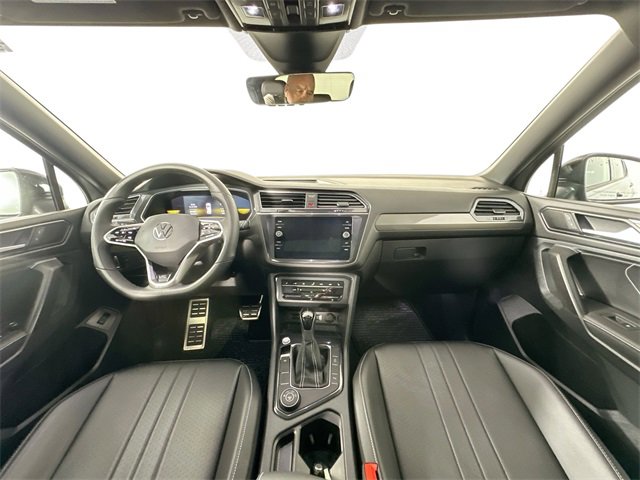 Used 2022 Volkswagen Tiguan SE R-Line image 11
